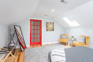 1 Schlafzimmer, Schreibtisch, Bügeleisen/Bügelbrett, Reisekinderbett