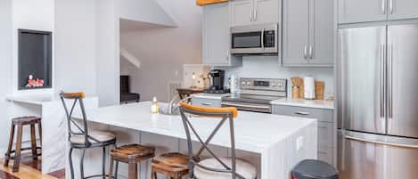 Fridge, microwave, oven, coffee/tea maker