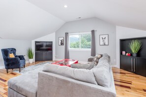 Fernseher, Tischfußball