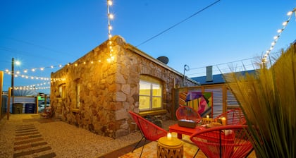 Casita Yandell - UNIQUE & STYLISH 1 BR in Midtown!