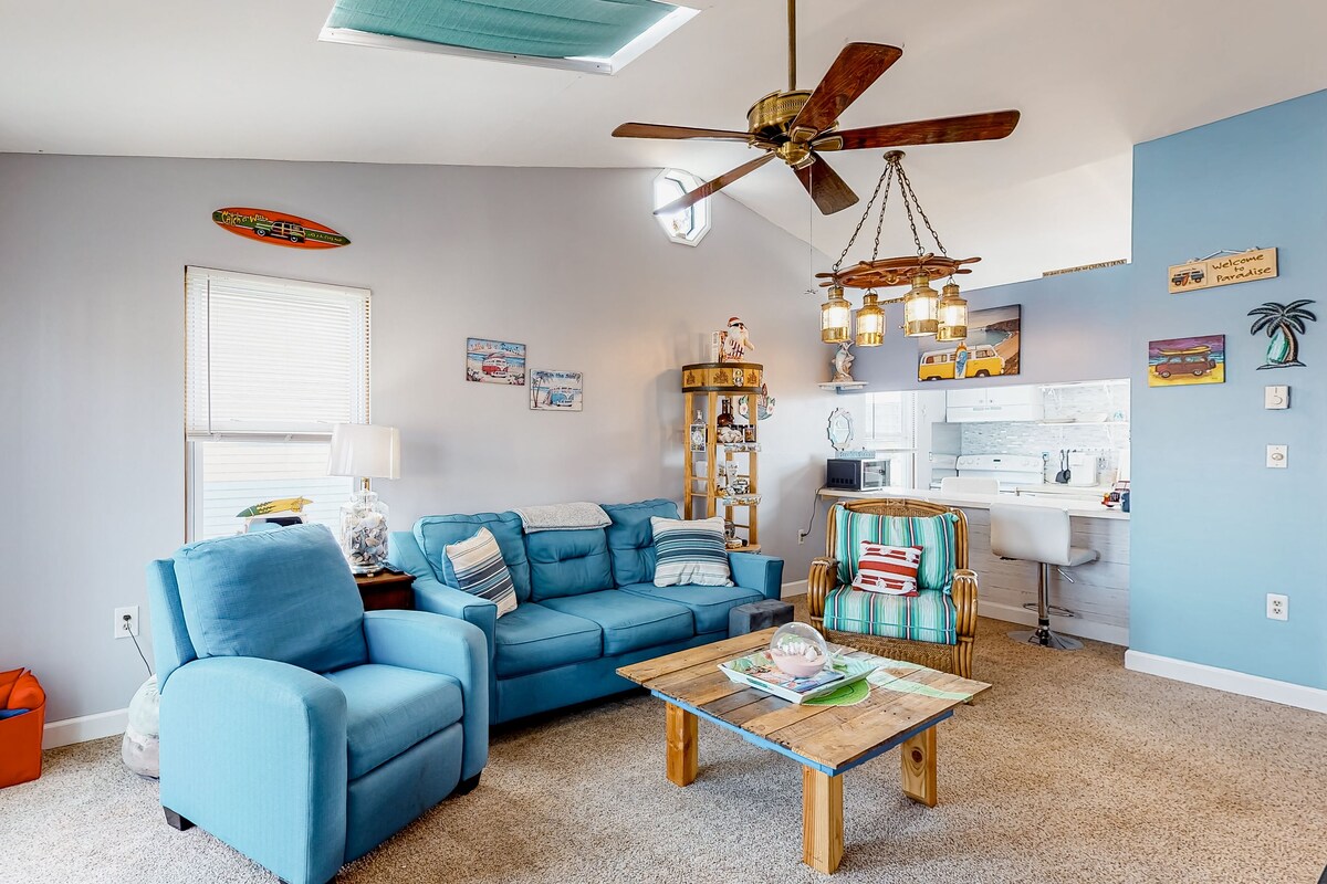 Bayside condo with water views, balcony, & washer/dryer - walk to beach