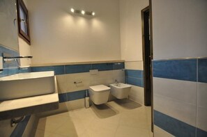 Dusche, Handtücher, Seife, Toilettenpapier