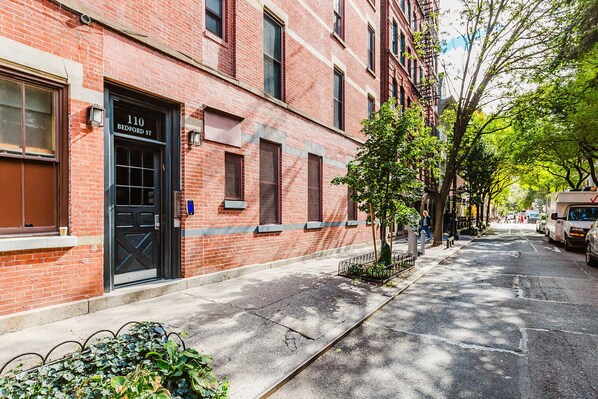 Exterior - Hip West Village 1BR w/ W/D, near 1 train, by Blueground (Downtown)