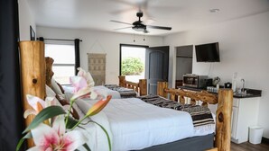 Santa Fe with 2 Double Beds | 암막 커튼, 무료 WiFi, 침대 시트