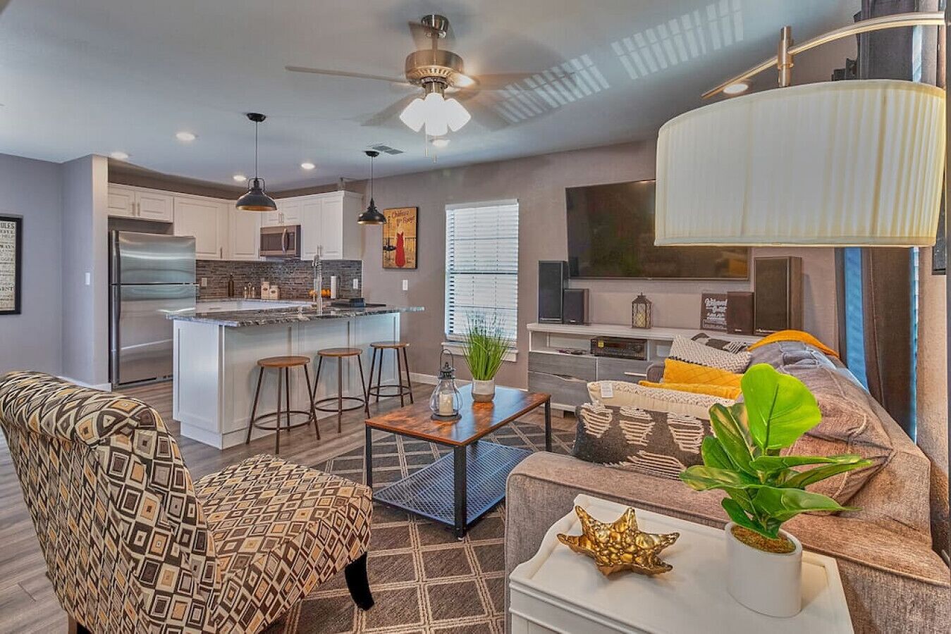 Télévision, chaîne hi-fi