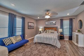 Desk, iron/ironing board, free WiFi, bed sheets - South Tampa Private Gem Attached to $Million Home (Tampa)