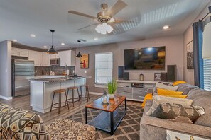 TV, stereo - South Tampa Private Gem Attached to $Million Home (Tampa)