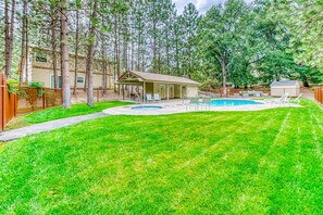Exterior - Two-story condo in gated community with patio, pool, hot tub - walk to Bass Lake (Bass Lake)