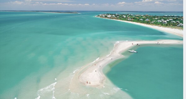 Aurinkotuoleja, rantapyyhkeitä