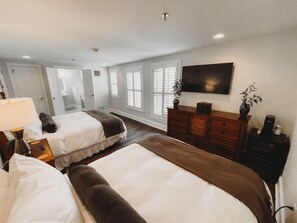 1 bedroom, iron/ironing board, WiFi - 11-Standard Guest Room - 2 Queens  · The Jefferson Inn Rm. 11 (Southern Pines)