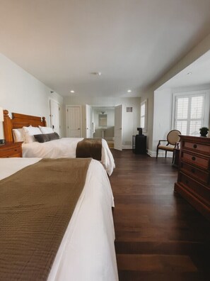 1 bedroom, iron/ironing board, WiFi - Deluxe Guestroom - 2 Queens  · The Jefferson Inn Rm. 4 (Southern Pines)