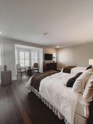 1 bedroom, iron/ironing board, WiFi - Southern Pines • The Jefferson Inn • Deluxe 2-Queen Guestroom (Southern Pines)