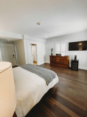1 bedroom, iron/ironing board, WiFi - The Jefferson Inn, Downtown Southern Pines, King Bed (Southern Pines)