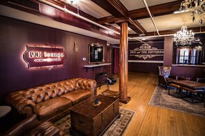 Lobby - Standard Suite - 2 Queens · The Jefferson Inn Rm. 9 (Southern Pines)