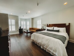 1 bedroom, iron/ironing board, WiFi - Deluxe Guest Room - 1 King + · The Jefferson Inn Rm. 7 (Southern Pines)