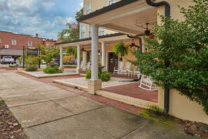 Exterior - Deluxe Guest Room - 1 King + · The Jefferson Inn Rm. 7 (Southern Pines)