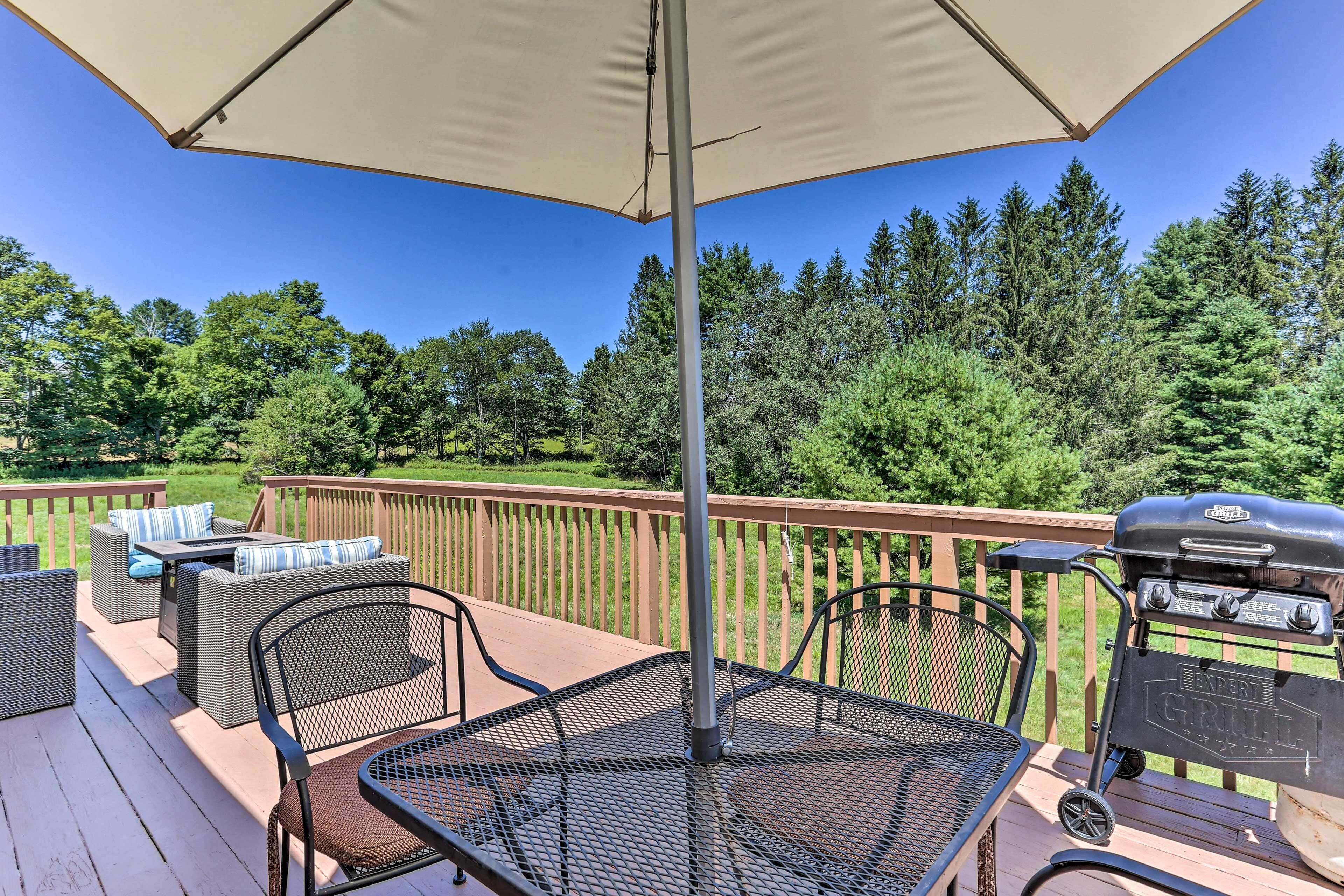 Cochecton Getaway w/ Pool Table + Fire Pit!