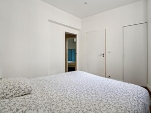 2 habitaciones, tabla de planchar con plancha y internet 