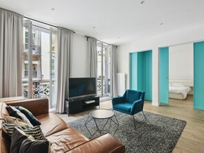 TV - Elegant apt in Concorde district of Paris (Paris)