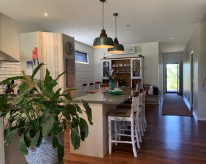 Dining - Deluxe house with spa and man cave (Tootgarook)