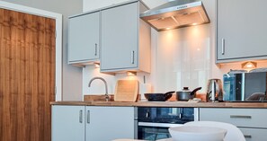 Frigorífic, microones, forn i placa de cuina 