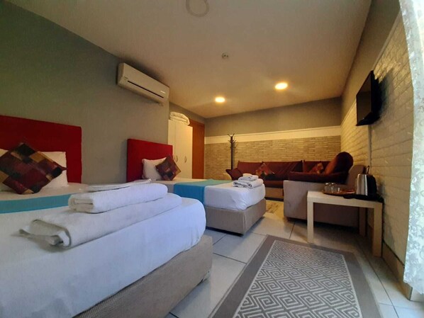 Economy Twin Room | Premium bedding, blackout curtains, soundproofing, free WiFi - 216 Turkuaz Suit (Istanbul)