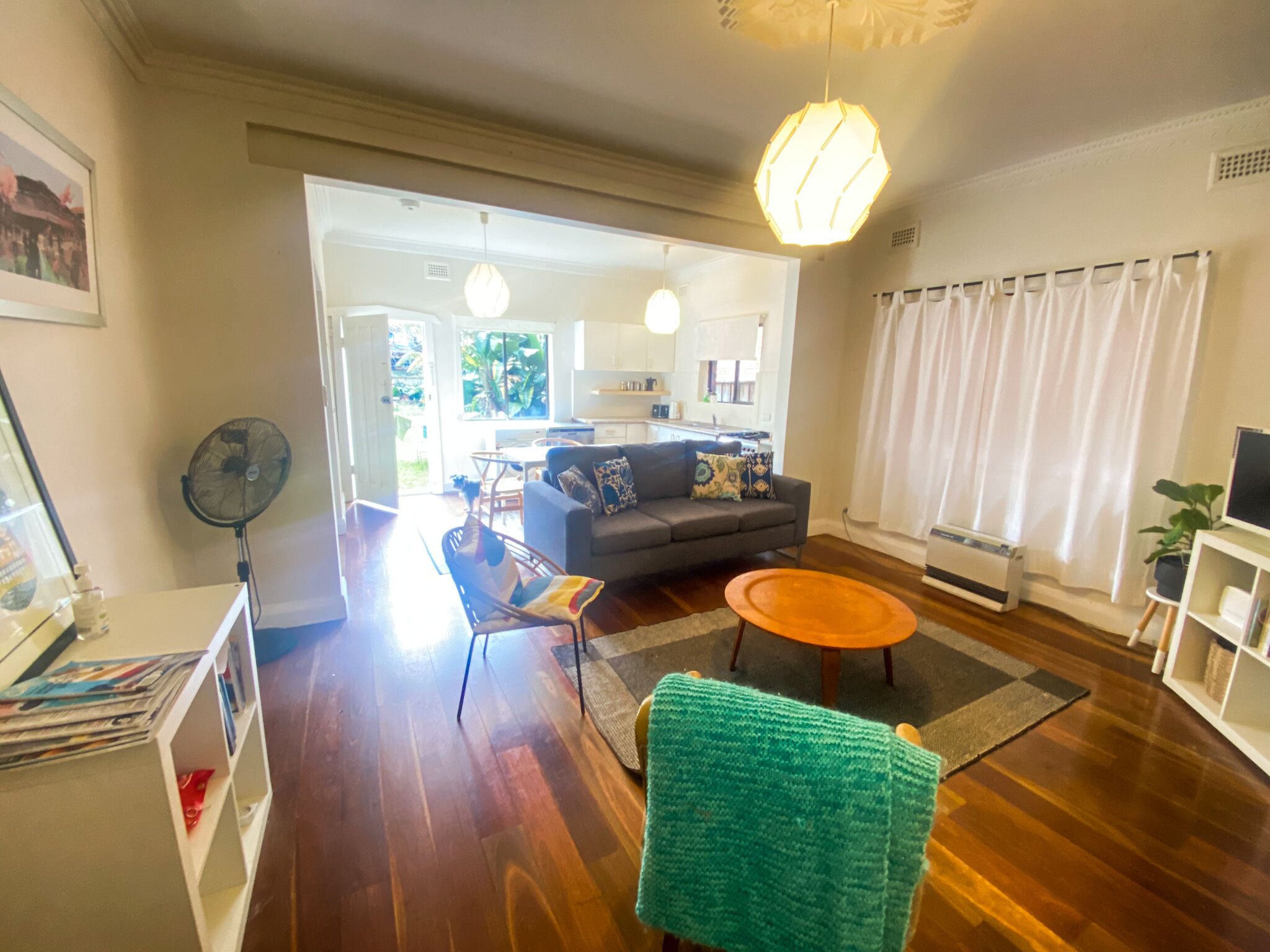 2 bedroom apartment - 7 minute walk to Bondi Beach