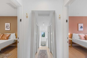 1 bedroom, iron/ironing board, WiFi, bed sheets - Chris's Sweet Suite - 84 Walkscore!! (Seattle)