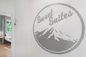 1 多间卧室、熨斗/熨衣板、WiFi、床单