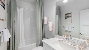 A modern bathroom with a shower, toilet, and sink. - Kurt's Sweet Suite - 84 Walkscore!! (Seattle)