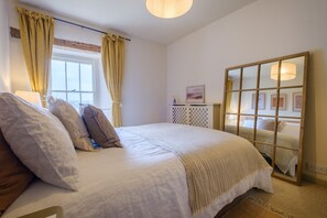 4 bedrooms, iron/ironing board, travel crib, free WiFi