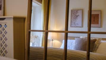 4 bedrooms, iron/ironing board, travel crib, free WiFi