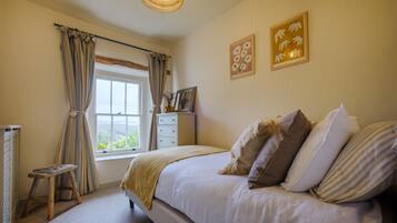 4 bedrooms, iron/ironing board, travel cot, free WiFi