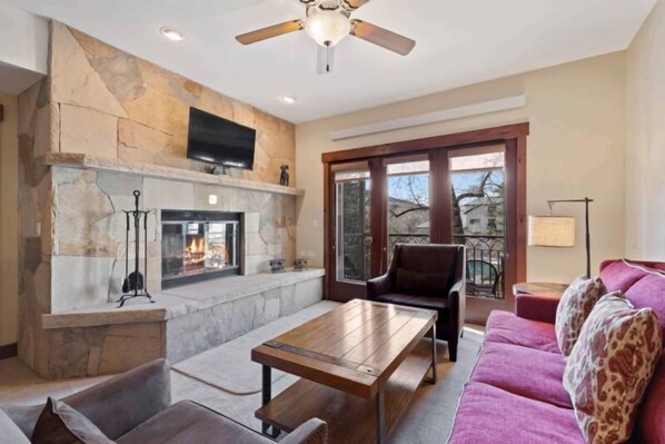 TV, fireplace