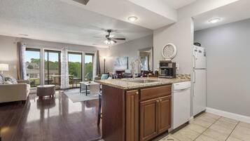 Condo, Multiple Beds, Patio, Golf View (Patterson Pointe) | Interior