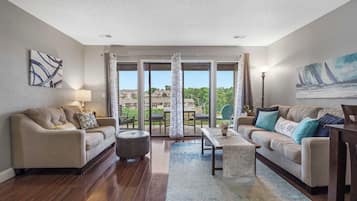 Condo, Multiple Beds, Patio, Golf View (Patterson Pointe) | Living area