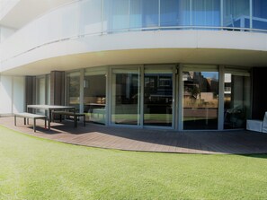 Outdoor dining - Odyssea II 003 - Fantastic 1 bedroom apartment with a very spacious terrace (Bredene)