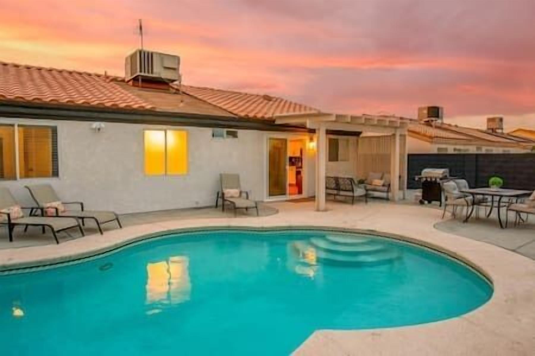 ❤️Postmodern Oasis: 3BR with Pool & Pool Table