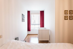 2 bedrooms, iron/ironing board, free WiFi