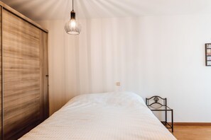 2 habitaciones, tabla de planchar con plancha y wifi gratis 