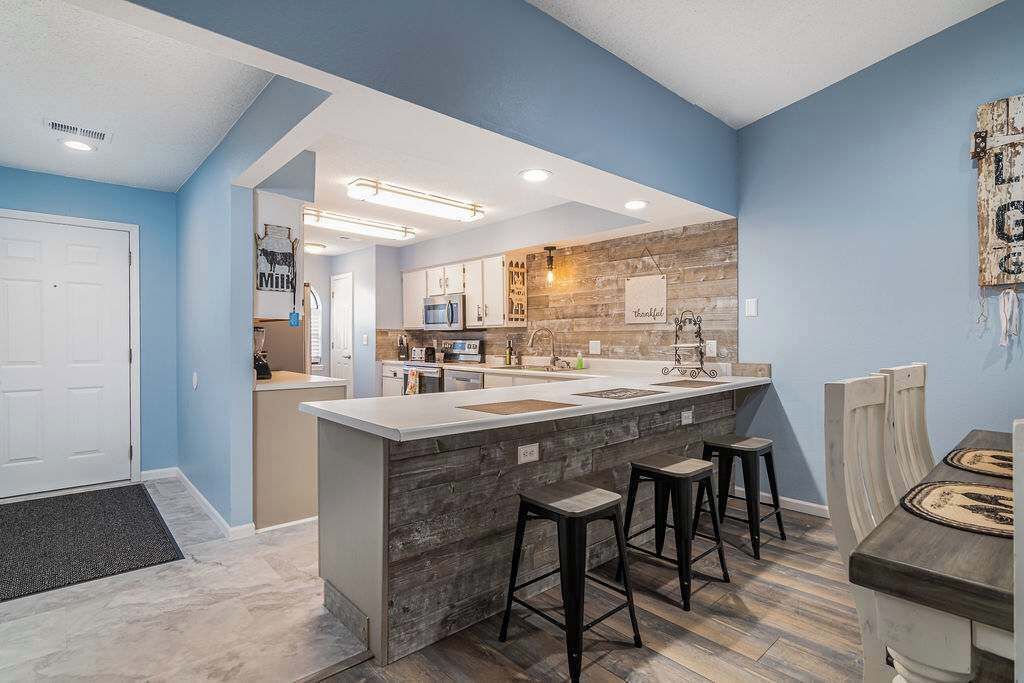 Appartement, meerdere bedden, toegang tot zwembad (Gathering Place at the Foothills ) | Privékeuken | Een koffiezetapparaat/waterkoker