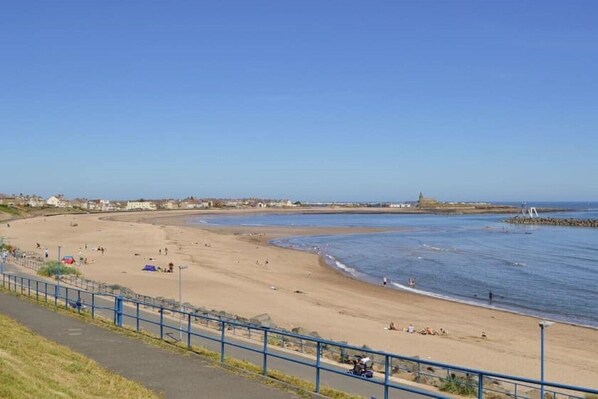 Beach - Newbiggin by the sea northumberland sea views sleeps 4 (Northumberland)