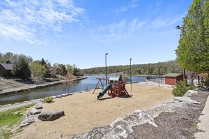 Outdoor pool - Golf-view Getaway (Branson West)