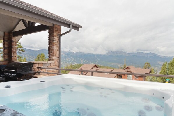 Tina de hidromasaje al aire libre