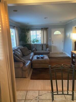 Télévision, lecteur de DVD, chaîne hi-fi