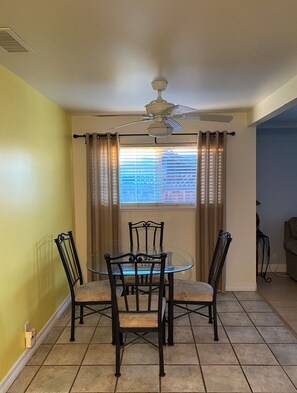 Dining - Delightful 2 Bedroom 2 Bathroom Home (San Jose)