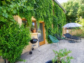 Terrace/patio - Cozy house in Daglan with fireplace and terrace (Daglan)