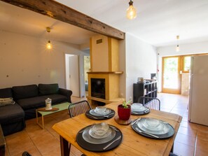 Interior - Cozy house in Daglan with fireplace and terrace (Daglan)
