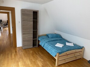 2 quartos, escrivaninha, Wi-Fi de cortesia, roupa de cama