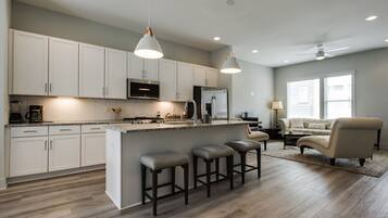 Condo, Multiple Beds, Kitchen | Private kitchen | Fridge, microwave, oven, stovetop
